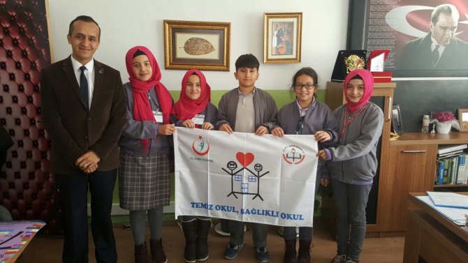 Nallıhan İmam Hatip Ortaokulu "Beyaz Bayrak" aldı