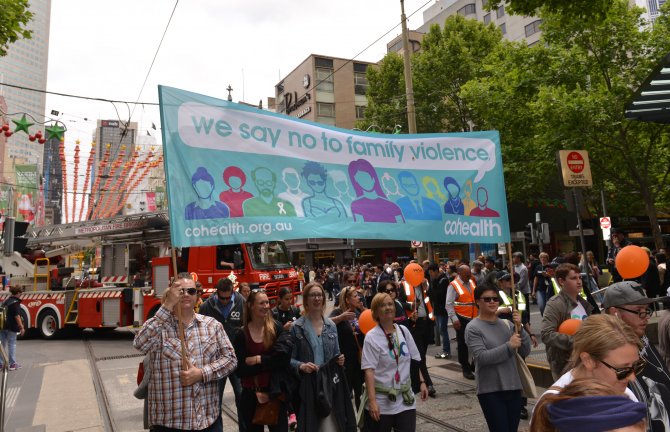 Avustralyalılar aile içi şiddete karşı yürüdü