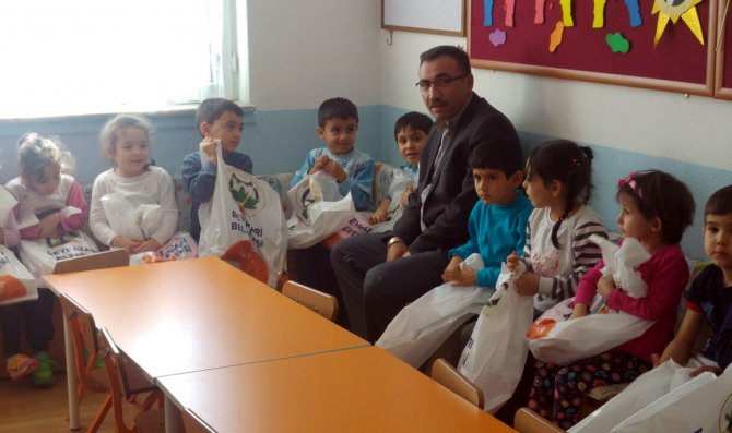 Beypazarı'nda öğrencilere kışlık giysi yardımı