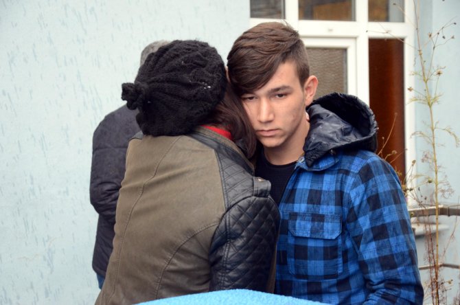 Babasının ardından dedesini de toprağa verdi