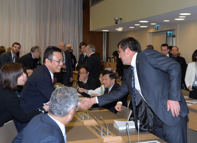 Ekonomi Bakanı Zeybekci Cenevre'de