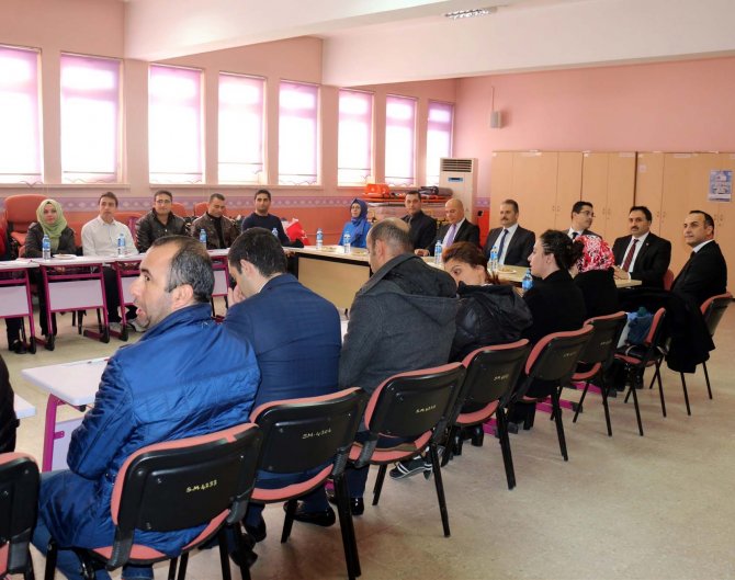 Sağlık çalışanlarına etkili iletişim eğitimi verildi