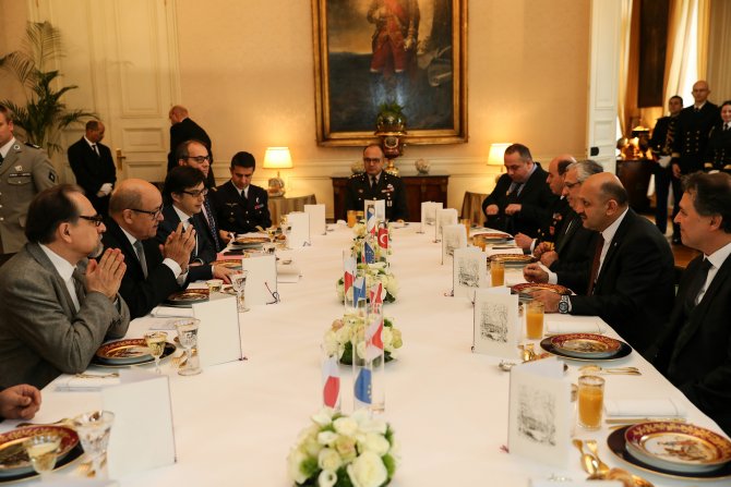 Milli Savunma Bakanı Işık Fransız meslektaşı ile görüştü