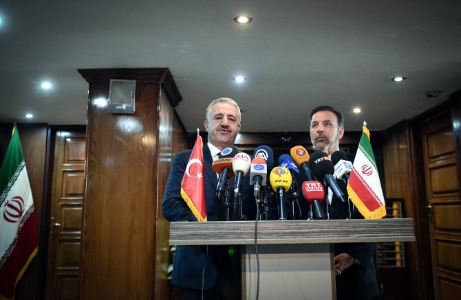 Ulaştırma, Denizcilik ve Haberleşme Bakanı Arslan İran'da