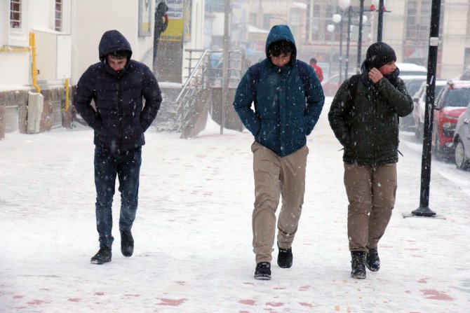 DERLEME - "Eğitime kar engeli" başlıklı haberlerimizi derleyerek yeniden yayımlıyoruz.Saygılarımızla.AA