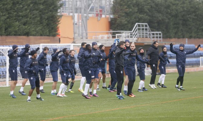 Emre Belözoğlu takımla çalıştı