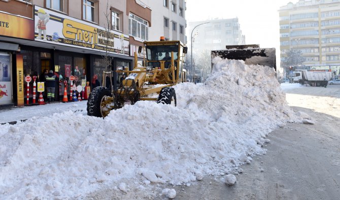 Erzurum'da karla mücadele çalışmaları