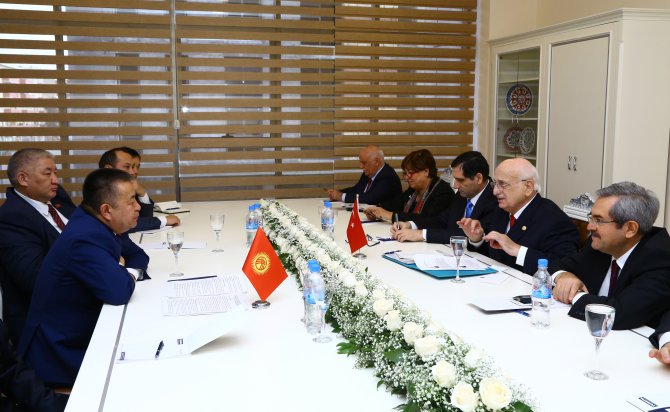 "FETÖ insanları mankurt yapıyor"