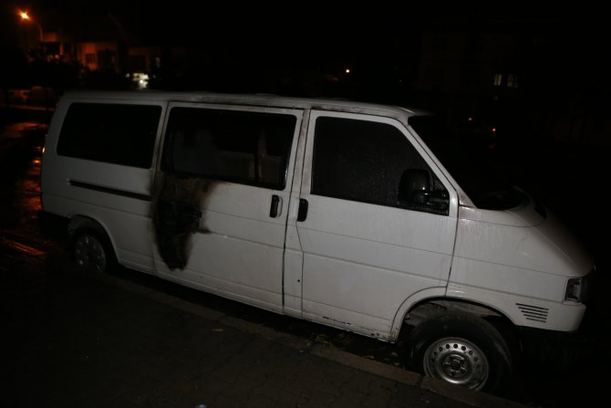 Adana'da hafif ticari araçta yangın: 1 yaralı