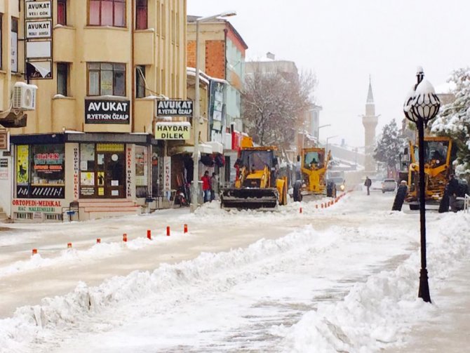Ilgın'da kar temizleme çalışmaları