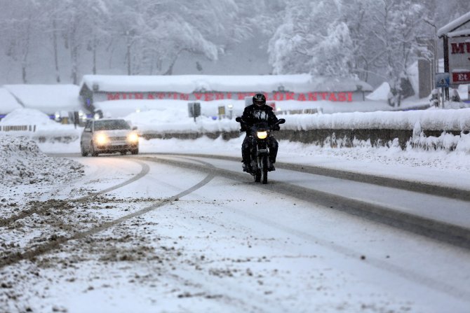 Bolu Dağı'nda kar yağışı