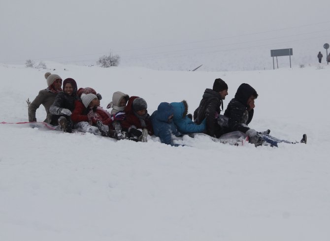 Beypazarı'nda vatandaşların kızak keyfi