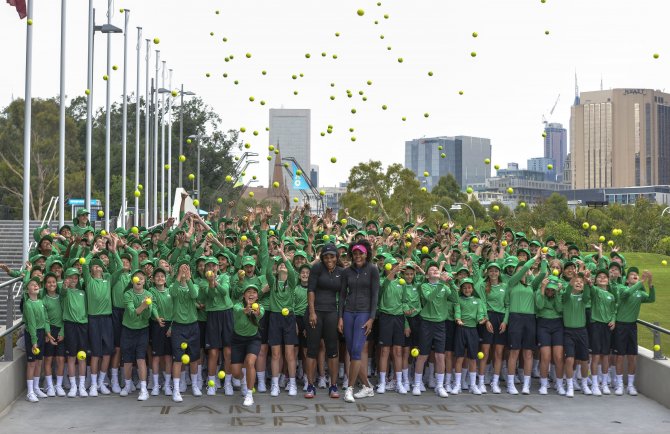 Kortların sessiz kahramanları, top toplayıcı çocuklar