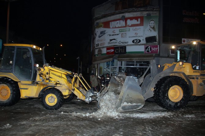 Şarkışla'da karla mücadele çalışması