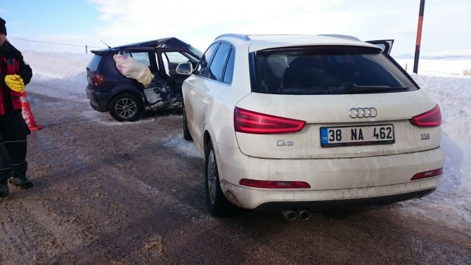 Sivas'ta trafik kazası: 3 yaralı