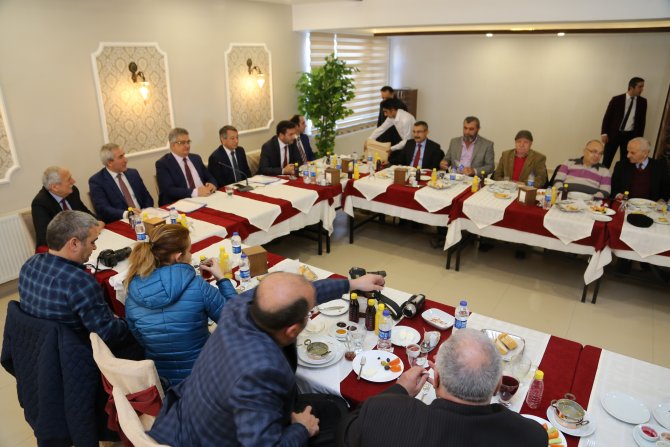 Aksaray Valisi Pekmez, basın mensuplarıyla buluştu