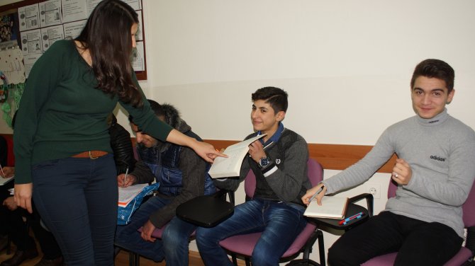 Çubuk'da Suriyeli sığınmacılar için Türkçe kursu