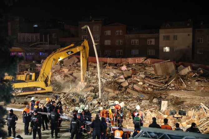 Zeytinburnu’nda binanın çökmesi