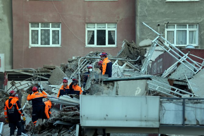 Zeytinburnu'nda binanın çökmesi