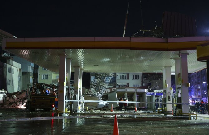 Zeytinburnu'ndaki binanın çökmesi