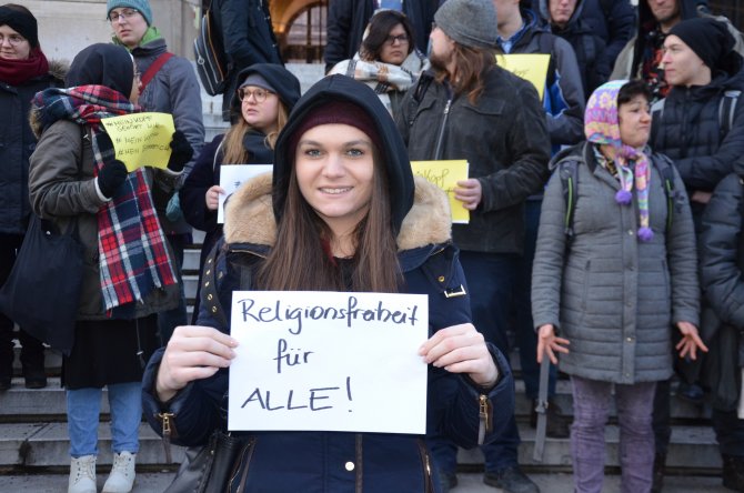 Avusturya'da "başörtüsü yasağı" protestosu