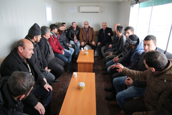 Belediyeden polis adaylarına çay ikramı