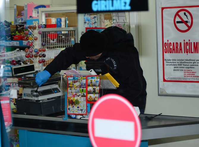 Çanakkale'deki silahlı market soygunu güvenlik kamerasında