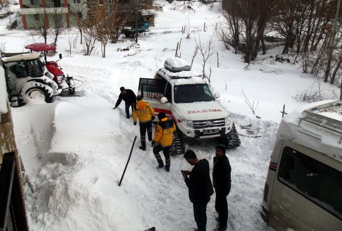 Yaralanan yaşlı kadının imdadına paletli ambulans yetişti