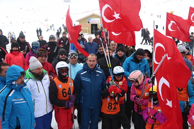 CÜ Rektörlük Kayak Yarışları yapıldı