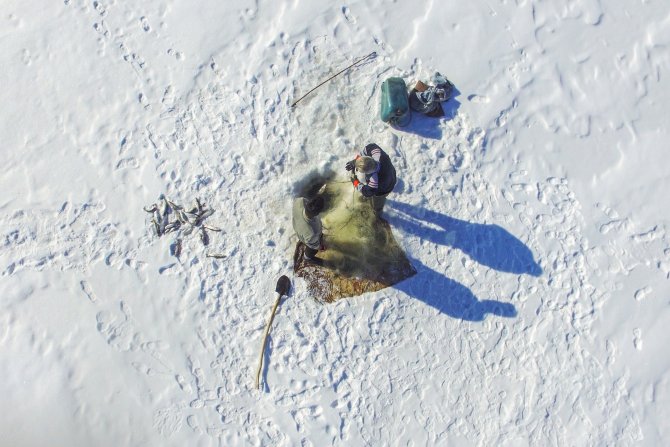 Donan gölde tehlikeli balık avı