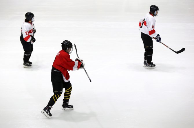 Kadın buz hokeyciler tarihe geçmek istiyor