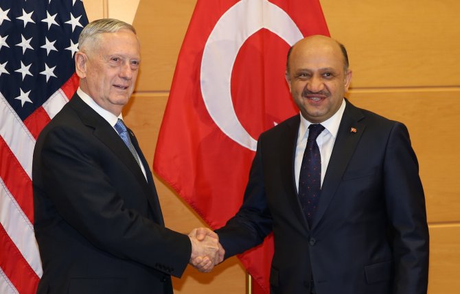 Savunma Bakanı Işık, ABD'li mevkidaşı Mattis ile görüştü
