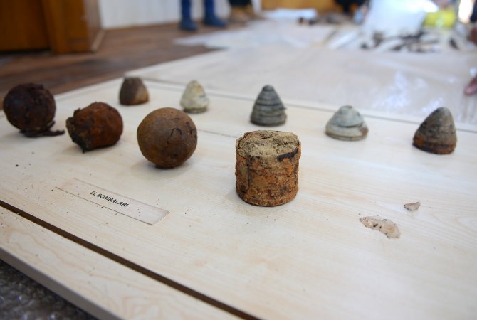 Yalova'da ele geçirilen savaş malzemeleri Çanakkale'ye getirildi