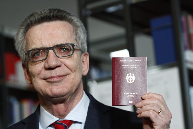 Almanya'da yeni pasaportlar tanıtıldı