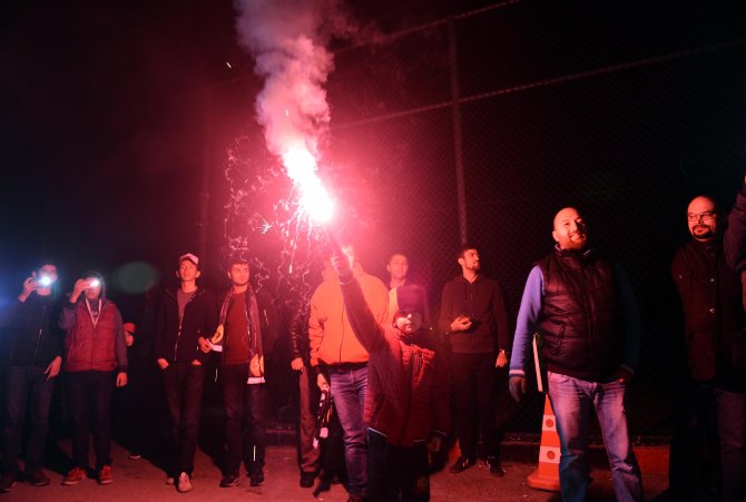 Eskişehirsporlu taraftarlardan futbolculara moral ziyareti