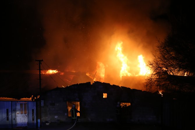 GÜNCELLEME - Adana'da kereste atölyesinde yangın