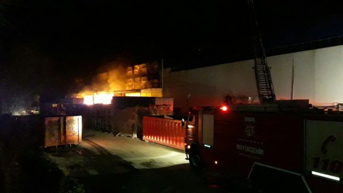 Kocaeli'de otomobil fabrikasında yangın