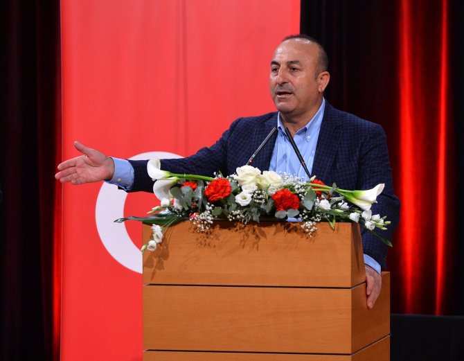 Hollanda'nın skandal tavrına tepkiler