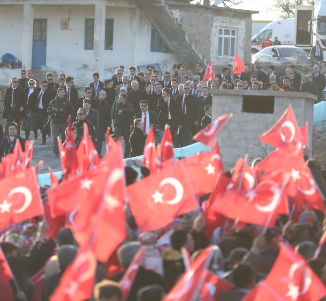 Başbakan Yıldırım, Ayvacık'ta vatandaşlara hitap etti
