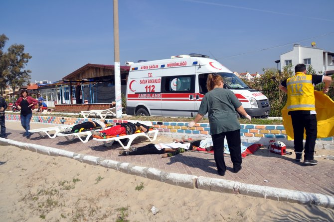 GÜNCELLEME - 2 Kuşadası'nda kaçakları taşıyan lastik bot battı: 11 ölüKAYIP KİŞİNİN BULUNMASI VE GÖZALTILAR EKLENDİ