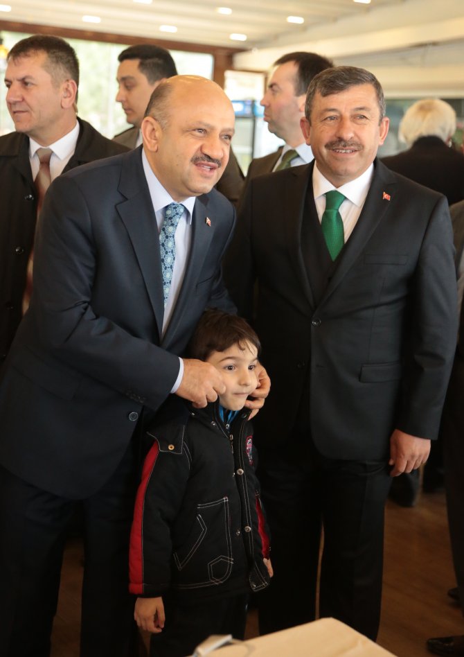 Milli Savunma Bakanı Işık Kocaeli'de