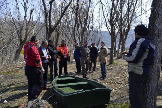 İzmir'de alabora olan kayıktaki 3 kişiden birinin kaybolması