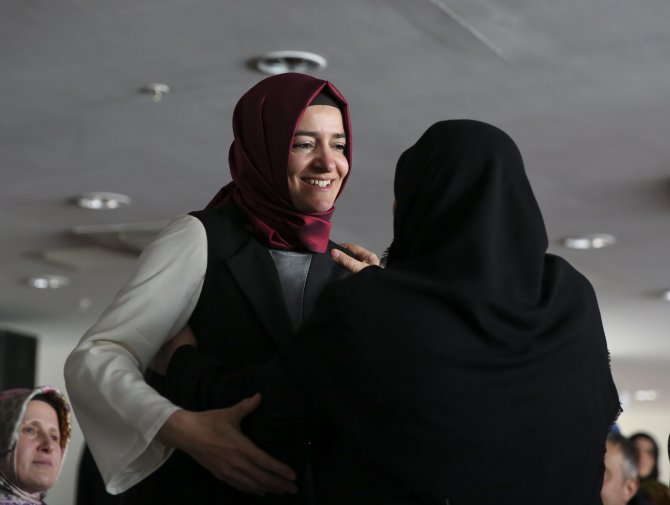 Bakan Kaya, şehit ve gazi aileleriyle bir araya geldi