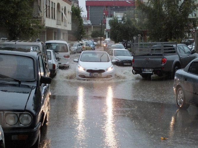 Mersin'de şiddetli yağış
