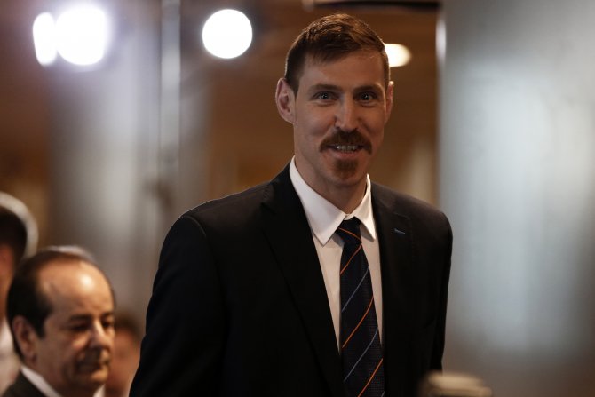 Nocioni, basketbolu mutlu bırakıyor