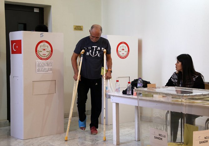 Suudi Arabistan'daki Türkler oy kullanmaya devam ediyor