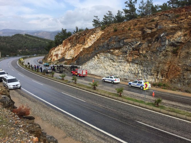 GÜNCELLEME - Mersin'de çevik kuvvet otobüsü devrildi