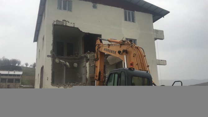 Lice'de terör örgütü PKK'nın sözde mahkemesi yıkıldı