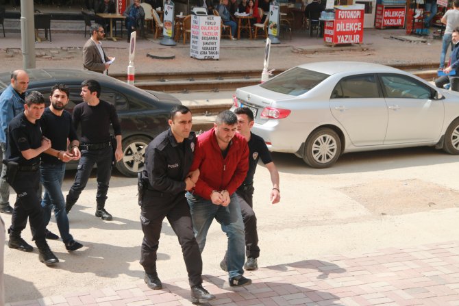 Kocaeli'de iş hanında mühimmat ele geçirilmesi