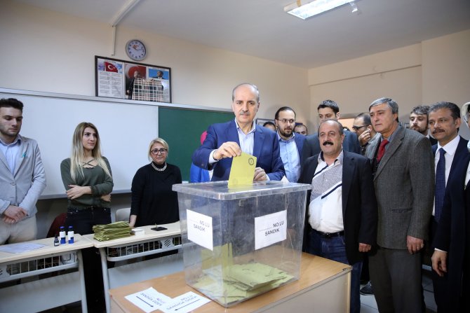 Başbakan Yardımcısı Kurtulmuş, oyunu kullandı